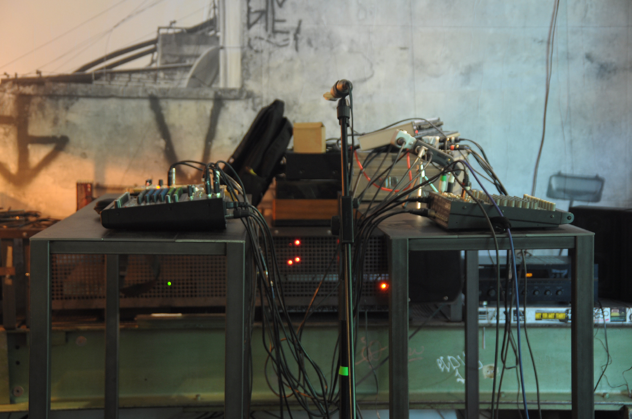 2021-05-15 Ame Zek - rauschpartikel (Ame Zek Ballonmusik, recording 5) (Mixe, Recording)